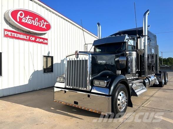 Kenworth W900 牵引车