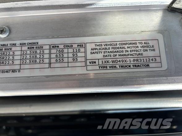 Kenworth W900 牵引车