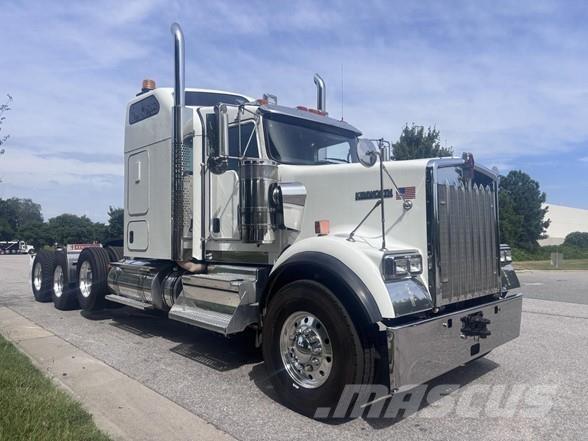 Kenworth W900B 牵引车