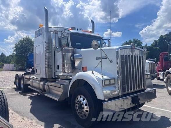 Kenworth W900B 牵引车
