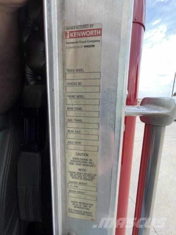Kenworth W900B 牵引车