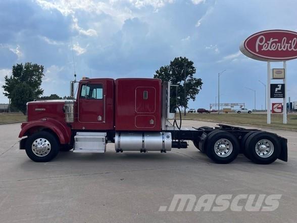 Kenworth W900B 牵引车