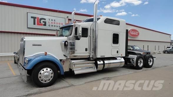 Kenworth W900L 牵引车