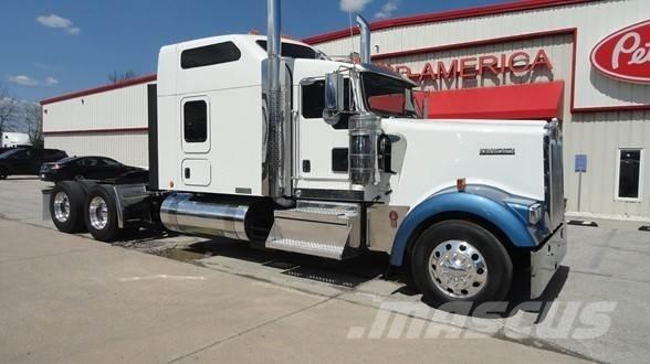 Kenworth W900L 牵引车