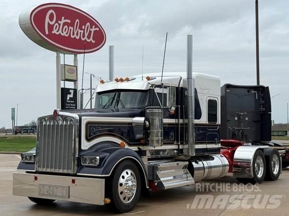 Kenworth W900L 牵引车