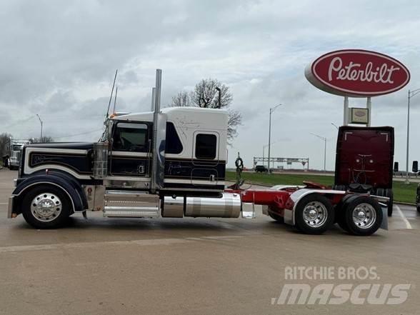 Kenworth W900L 牵引车