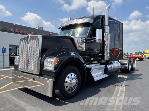 Kenworth W990 牵引车