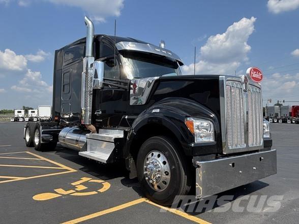 Kenworth W990 牵引车