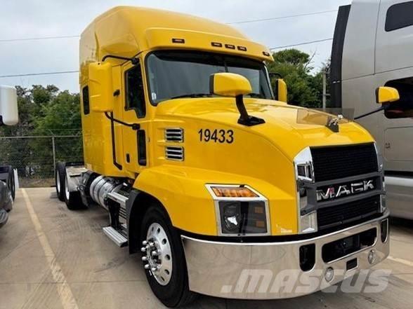 Mack ANTHEM 64T 牵引车