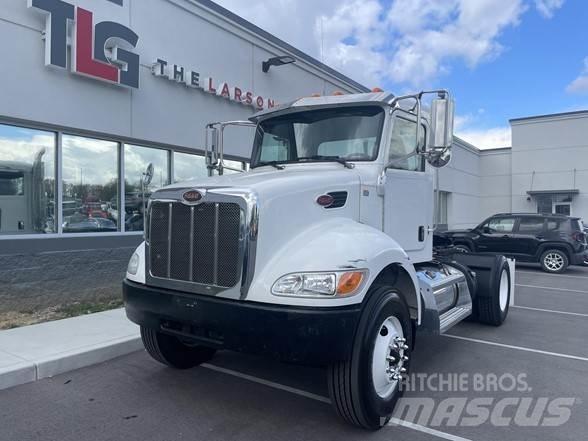 Peterbilt 337 牵引车