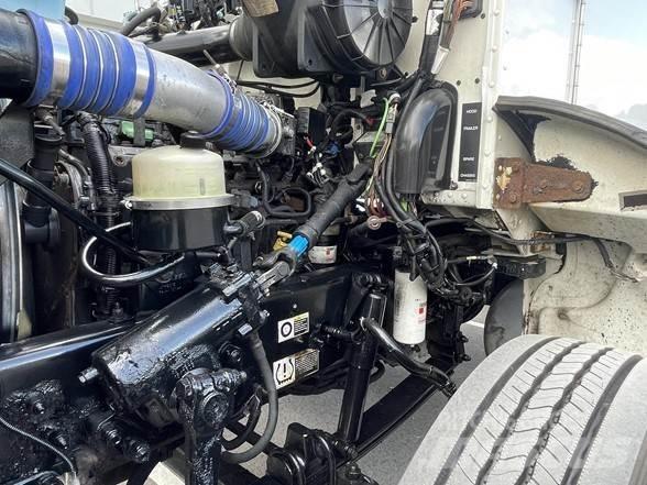Peterbilt 337 牵引车