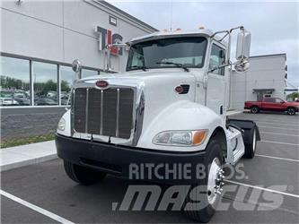 Peterbilt 337 牵引车