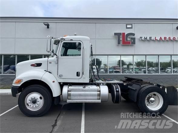Peterbilt 337 牵引车