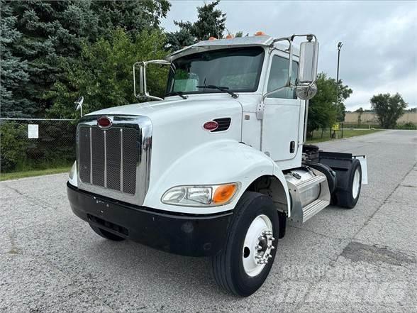 Peterbilt 337 牵引车