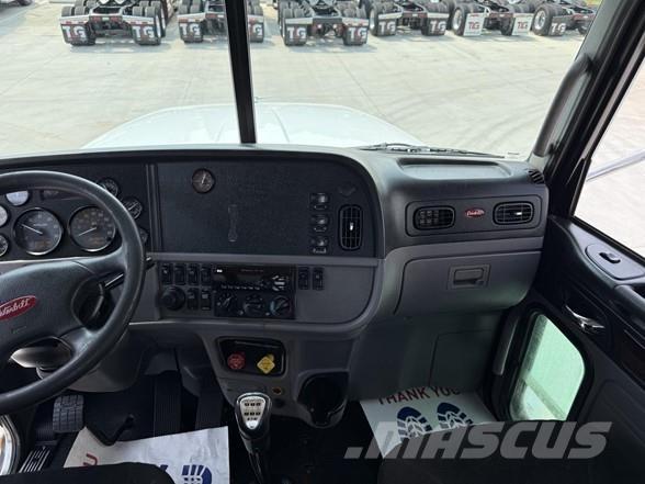 Peterbilt 367 牵引车