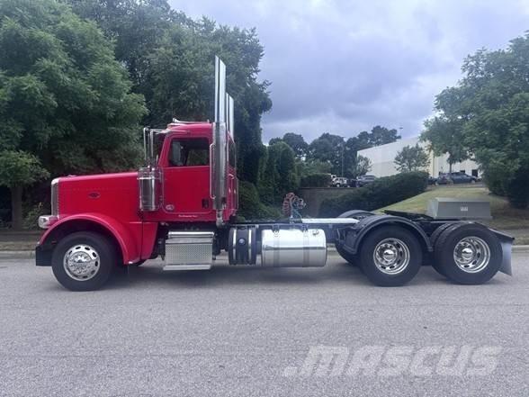 Peterbilt 389 牵引车