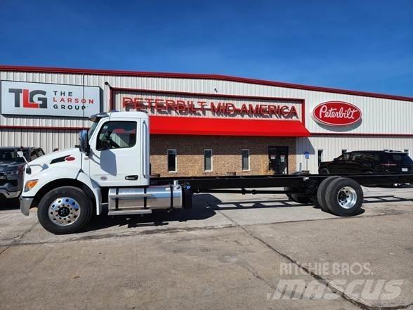 Peterbilt 536 平板车