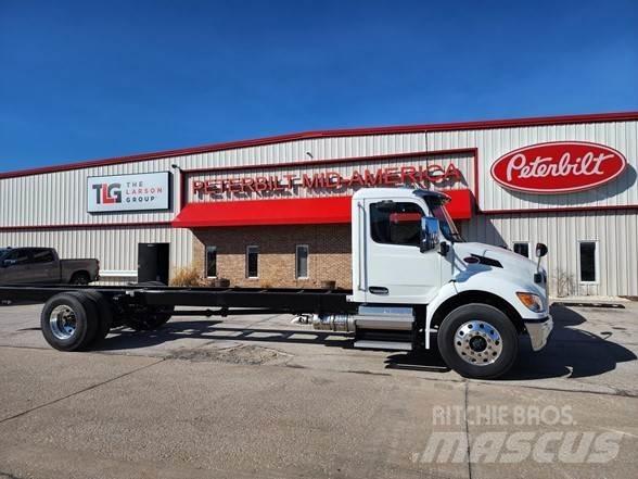 Peterbilt 536 平板车