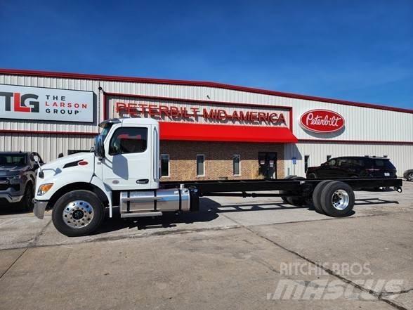 Peterbilt 536 平板车