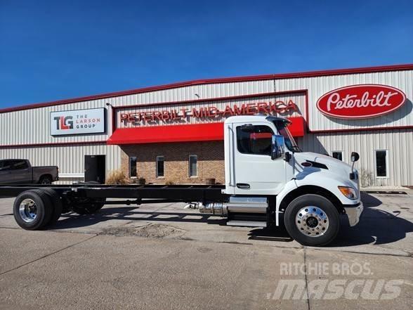 Peterbilt 536 平板车