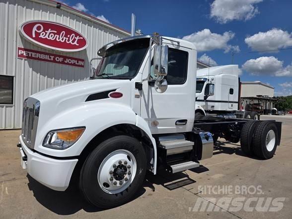 Peterbilt 536 平板车