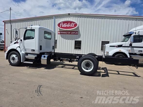 Peterbilt 536 平板车