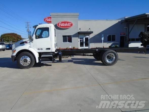 Peterbilt 536 平板车