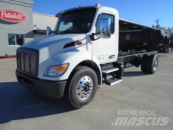 Peterbilt 536 平板车