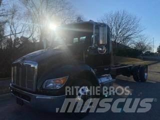 Peterbilt 536 平板车