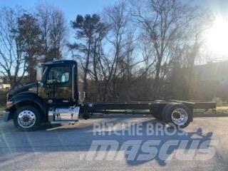 Peterbilt 536 平板车