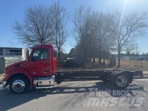 Peterbilt 536 平板车
