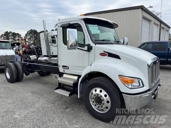 Peterbilt 536 平板车