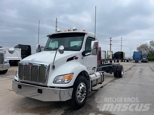 Peterbilt 536 平板车
