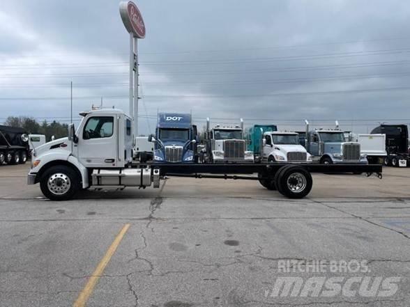 Peterbilt 536 平板车
