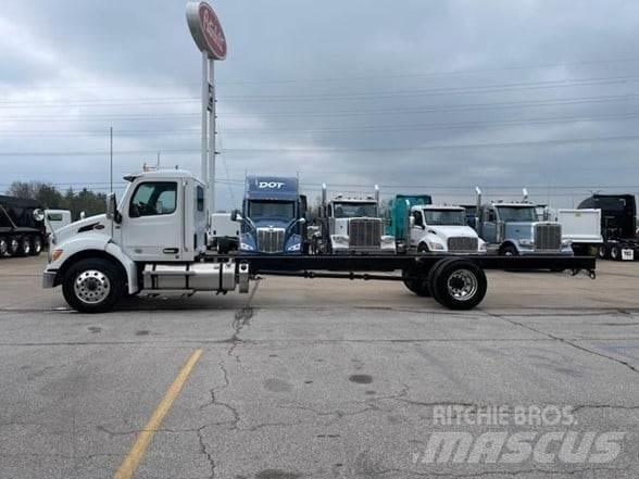 Peterbilt 536 平板车