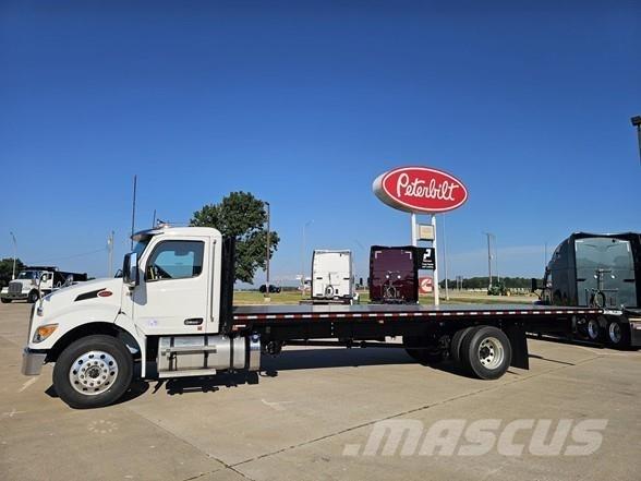 Peterbilt 536 平板栏板货车