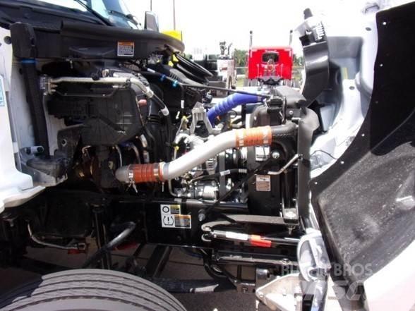 Peterbilt 536 厢式货车