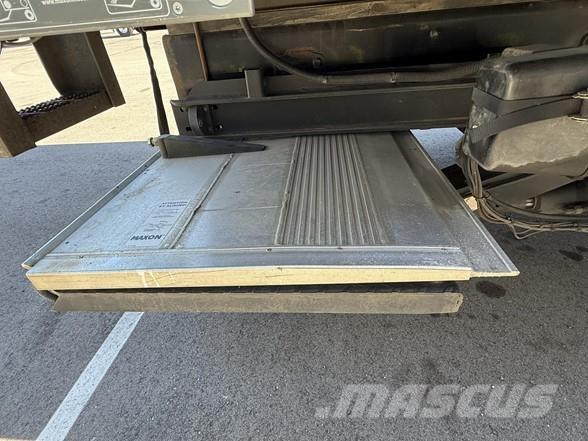 Peterbilt 537 厢式货车