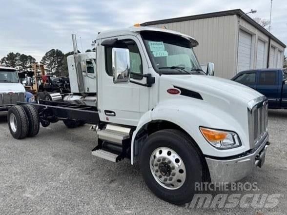 Peterbilt 537 平板车