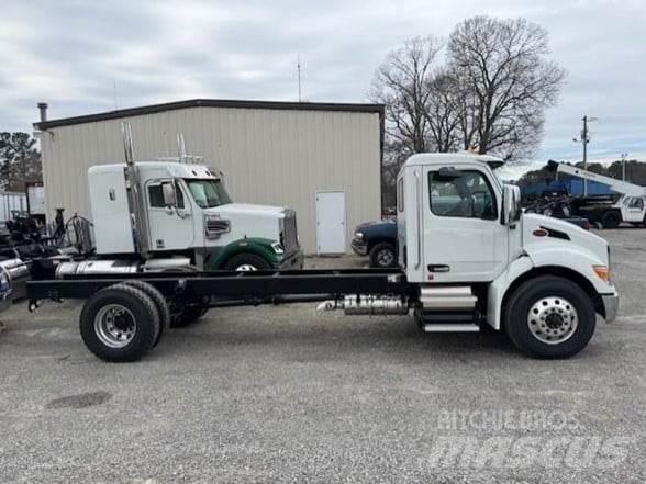 Peterbilt 537 平板车