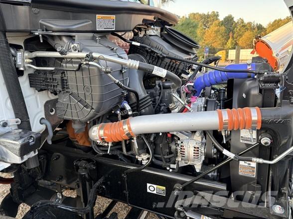 Peterbilt 537 牵引车