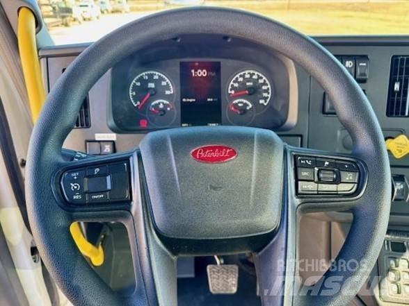 Peterbilt 548 油罐车