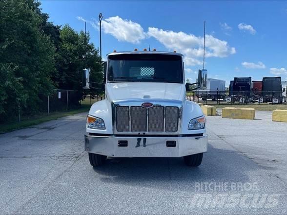 Peterbilt 548 平板栏板货车
