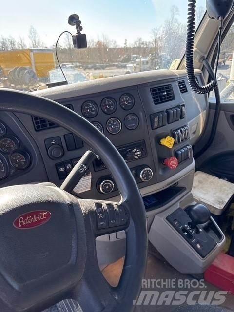 Peterbilt 567 自卸式货车
