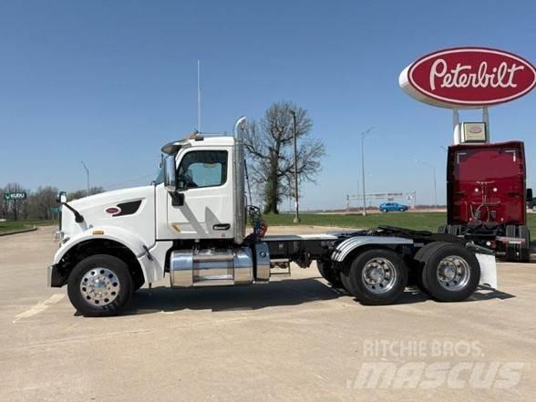 Peterbilt 567 牵引车