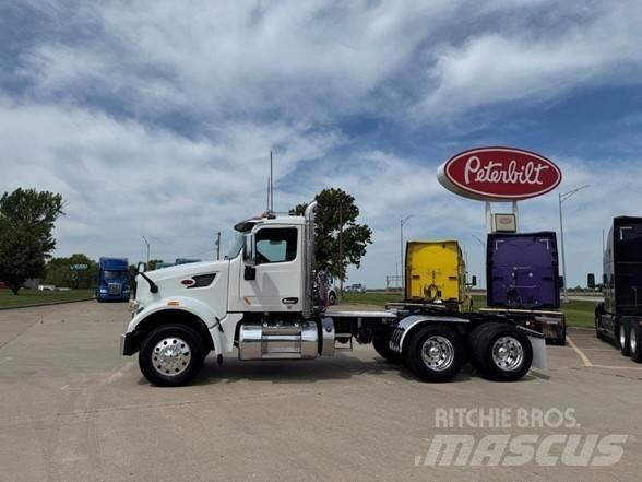 Peterbilt 567 牵引车