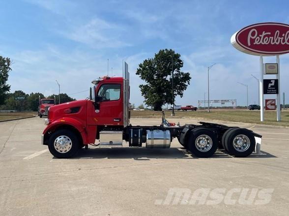 Peterbilt 567 牵引车