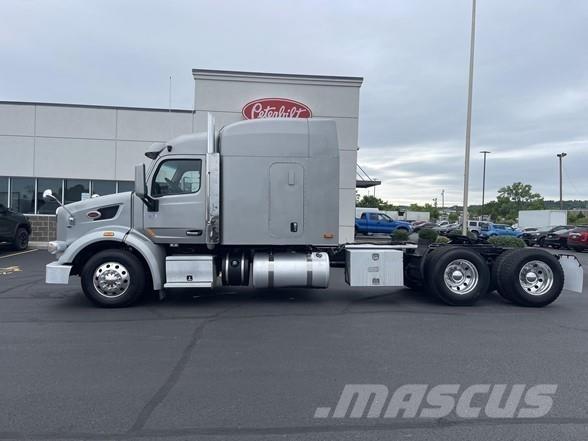 Peterbilt 567 牵引车
