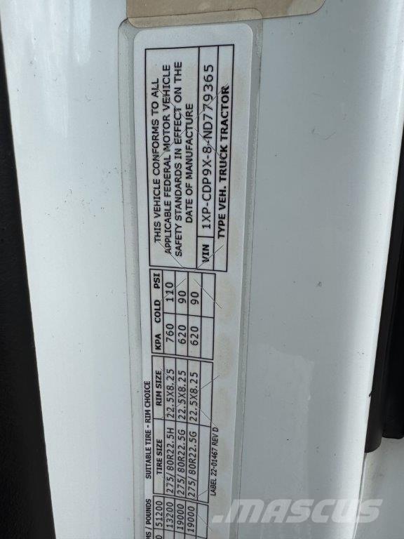 Peterbilt 567 牵引车