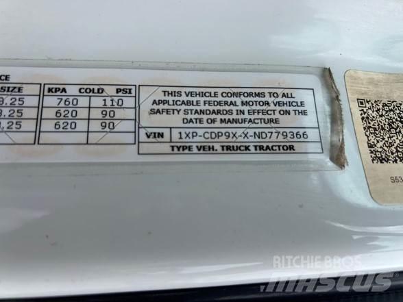 Peterbilt 567 牵引车